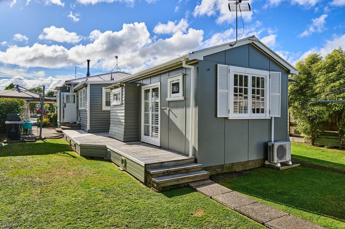 36 Beth Street, Trentham, Upper Hutt - Carousel 21