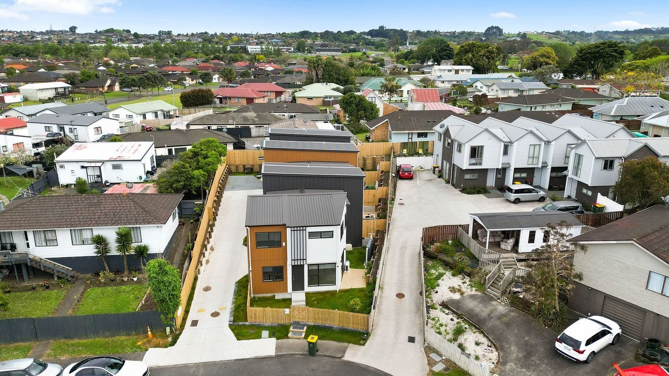 12C Massine Place, Randwick Park, Auckland - Carousel 13