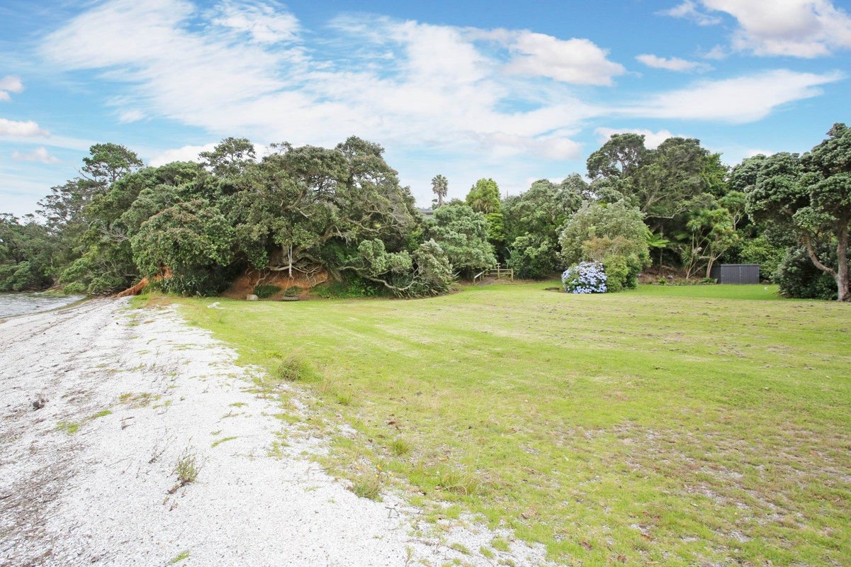 52 Ronald Avenue, Glenbrook - Carousel 13