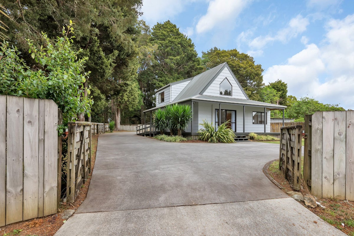 103 Paramount Parade, Tikipunga, Whangarei - Carousel 1