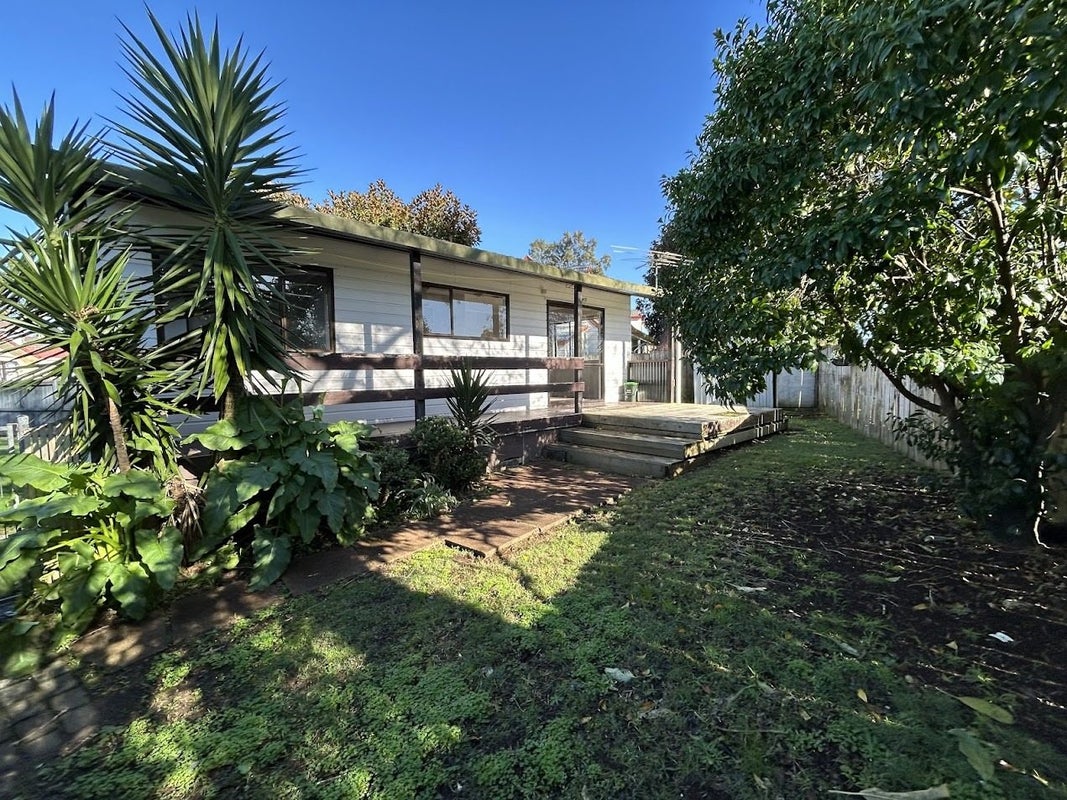 17 Oakmont Place, Wattle Downs, Auckland - Carousel 1