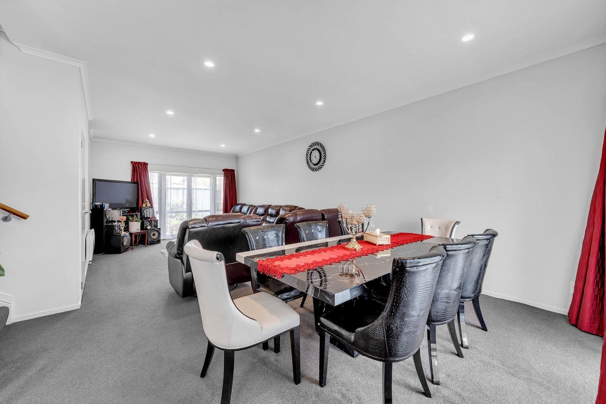 14 Hitori Street, Weymouth, Auckland - Carousel 1