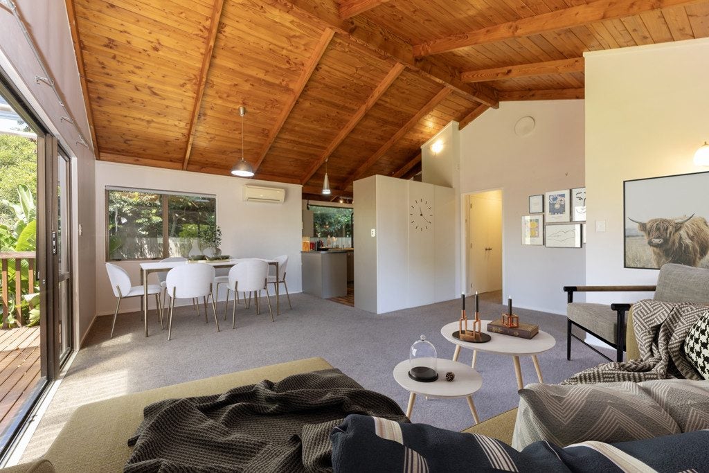 4 Glen Close, Glen Eden, Auckland - Carousel 2