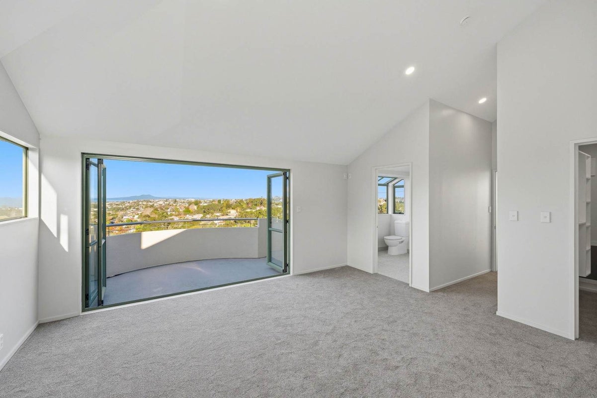 825 East Coast Road, Northcross, Auckland - Carousel 50
