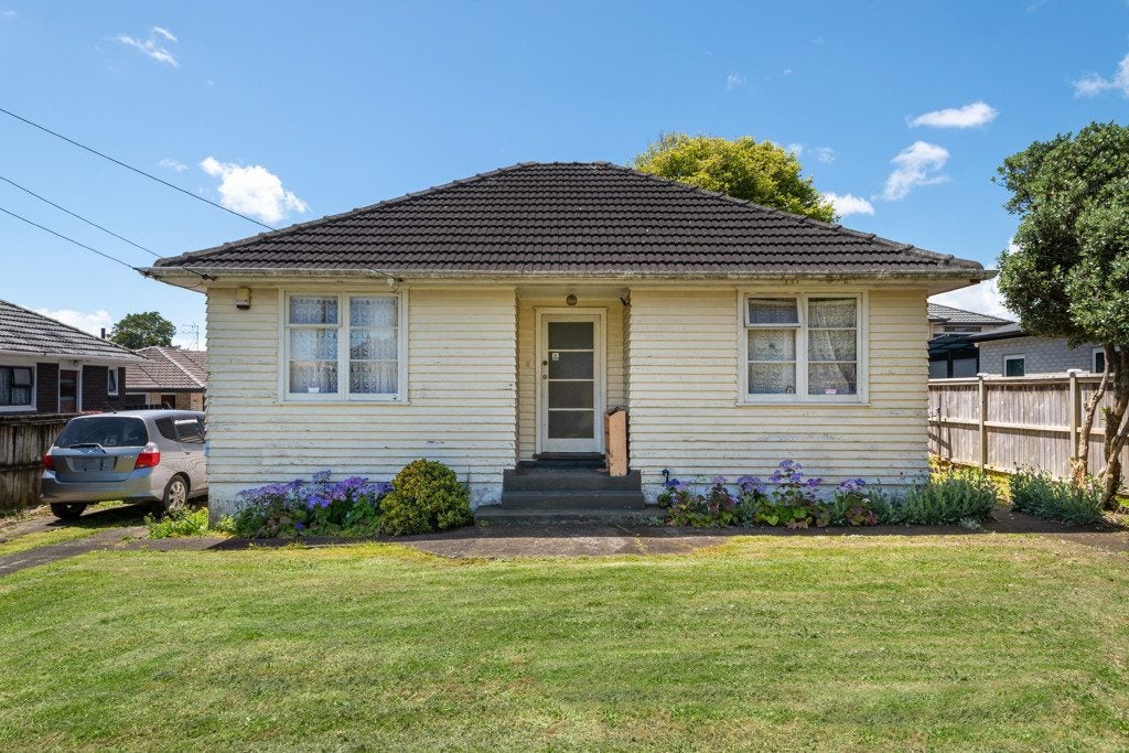 3 Lloyd Avenue, Papatoetoe, Auckland - Carousel 1