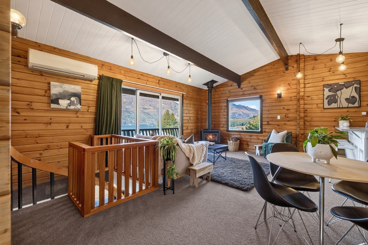 16 Williams Street, Sunshine Bay, Queenstown - Carousel 22