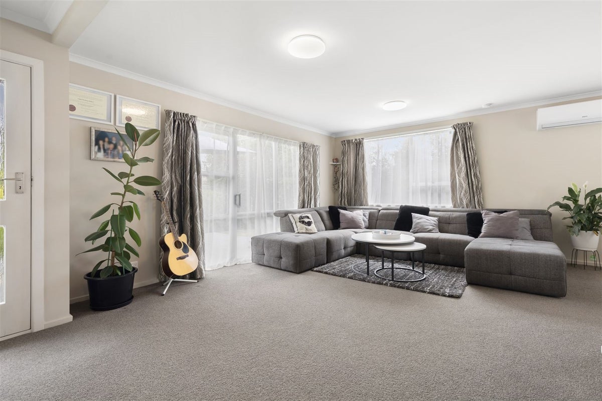 4 Denniston Crescent, Redwood, Christchurch - Carousel 2
