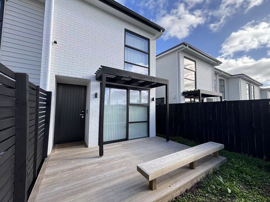 34 Kapia Drive, Takanini, Auckland - Carousel 1