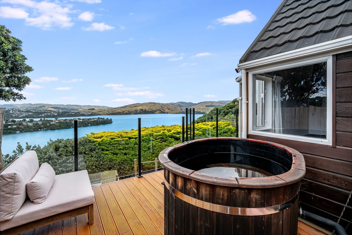15 Mercury Way, Whitby, Porirua - Carousel 1