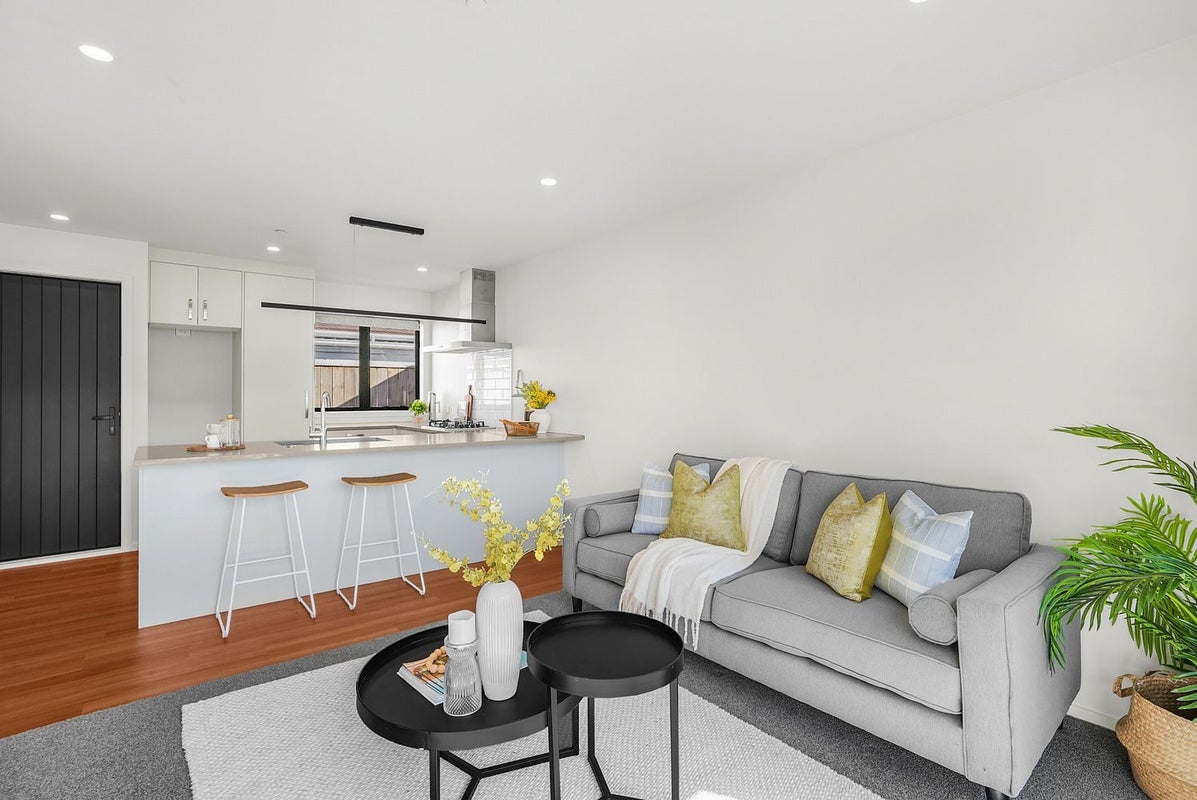 2/6 Exchange Street, Ebdentown, Upper Hutt - Carousel 2