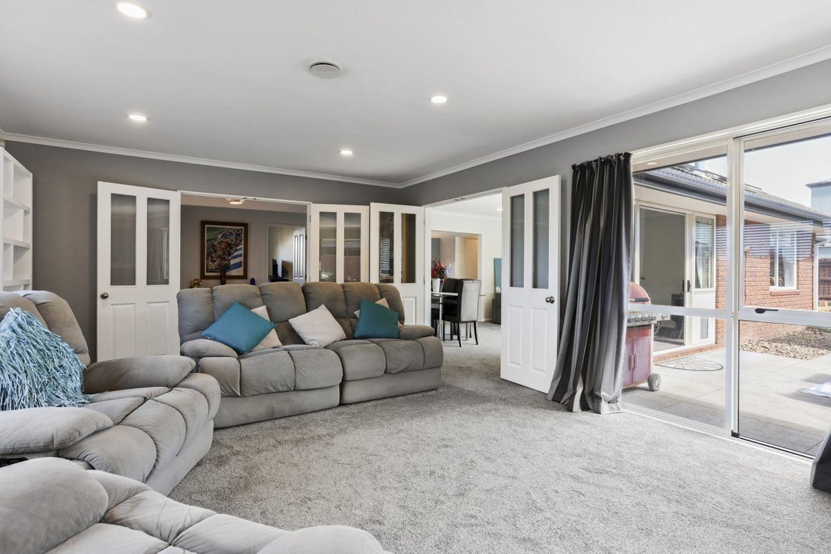 1 Flaxgrove Place, Parklands, Christchurch - Carousel 2