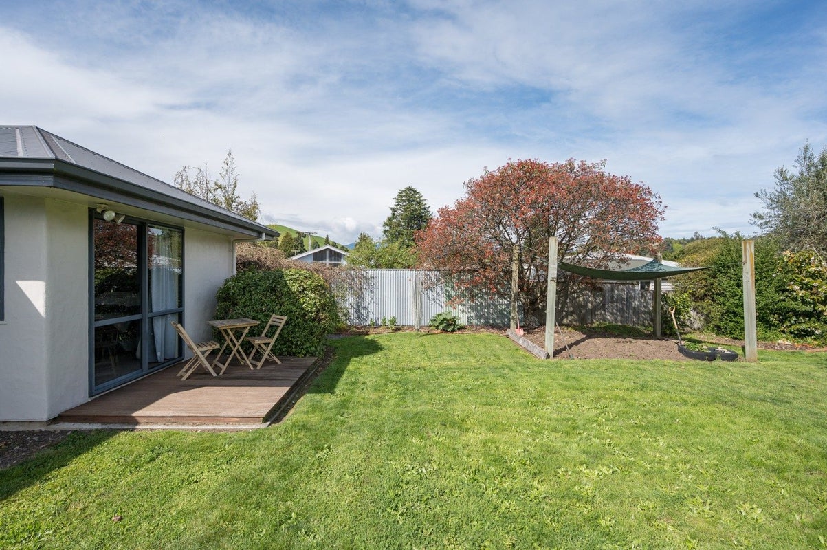 16 Franklyn Close, Wakefield - Carousel 20