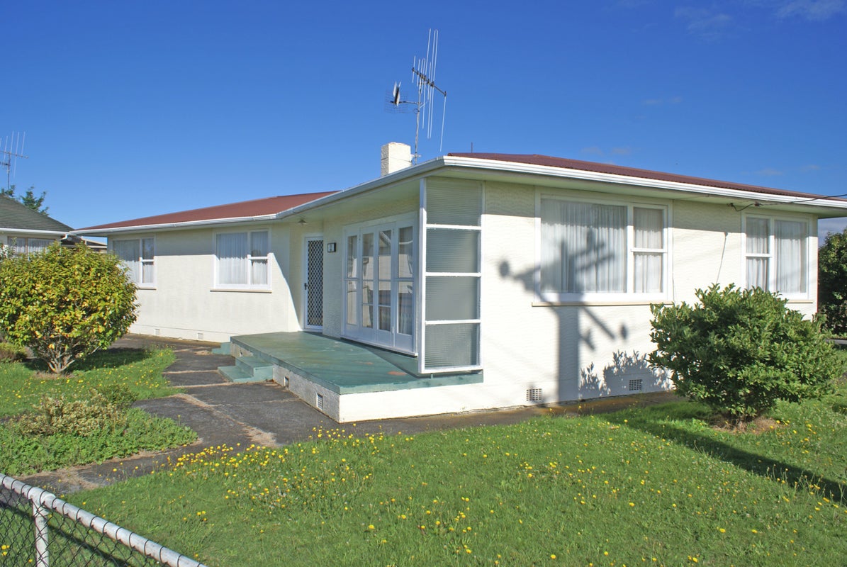 2 Oxford Road, Springvale, Whanganui - Carousel 1