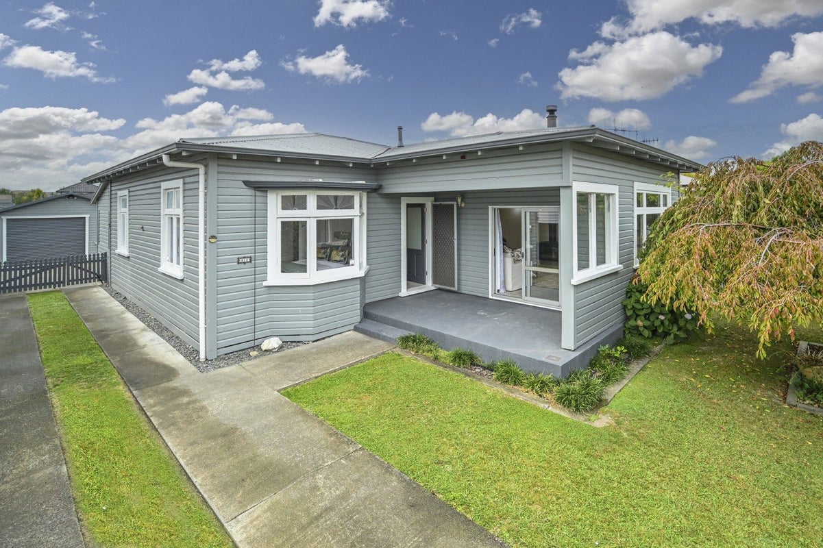 810 Queen Street West, Saint Leonards, Hastings - Carousel 1