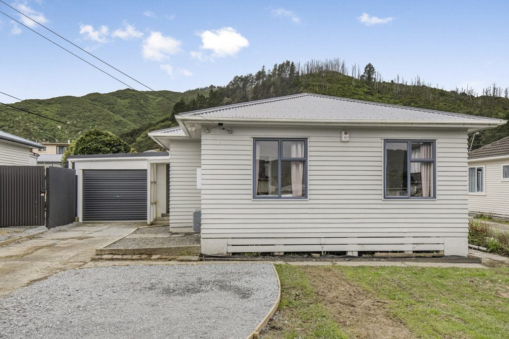 6 Frederick Street, Wainuiomata, Lower Hutt - Carousel 19