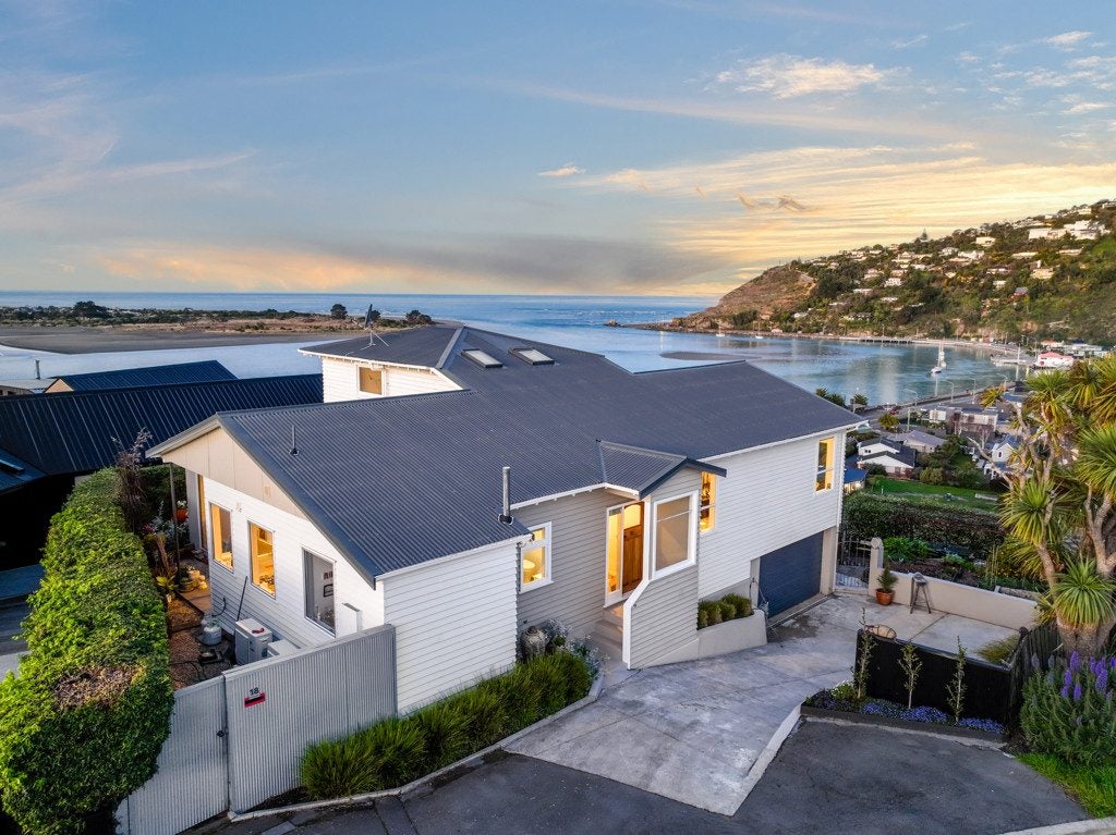 18 Cave Terrace, Redcliffs, Christchurch - Carousel 1