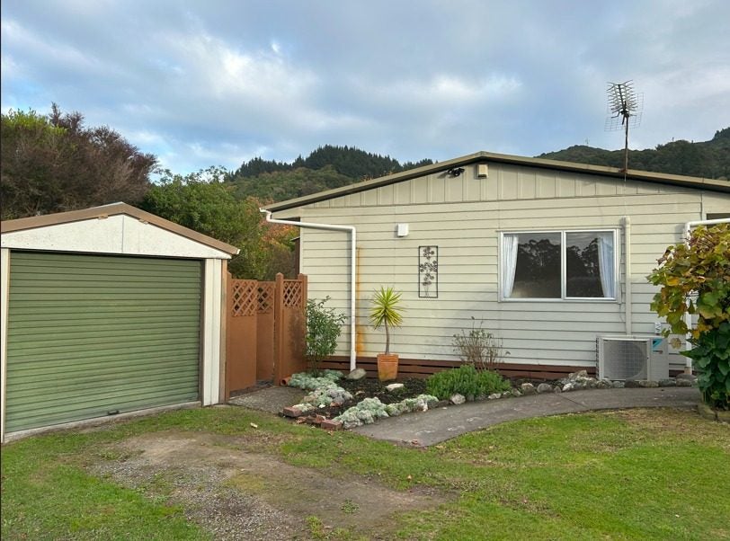 1 Totara Grove, Featherston - Carousel 1