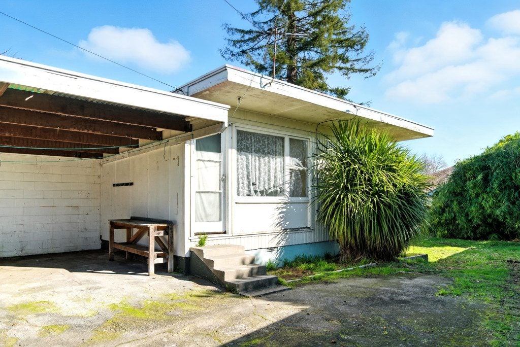 10A & 10B Neil Road, Fairy Springs, Rotorua, Bay Of Plenty - Carousel 2