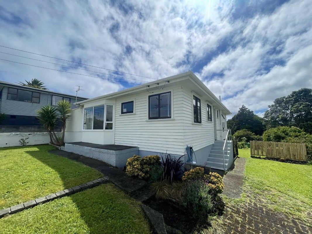 125 Pioneer Road, Moturoa, New Plymouth - Carousel 1