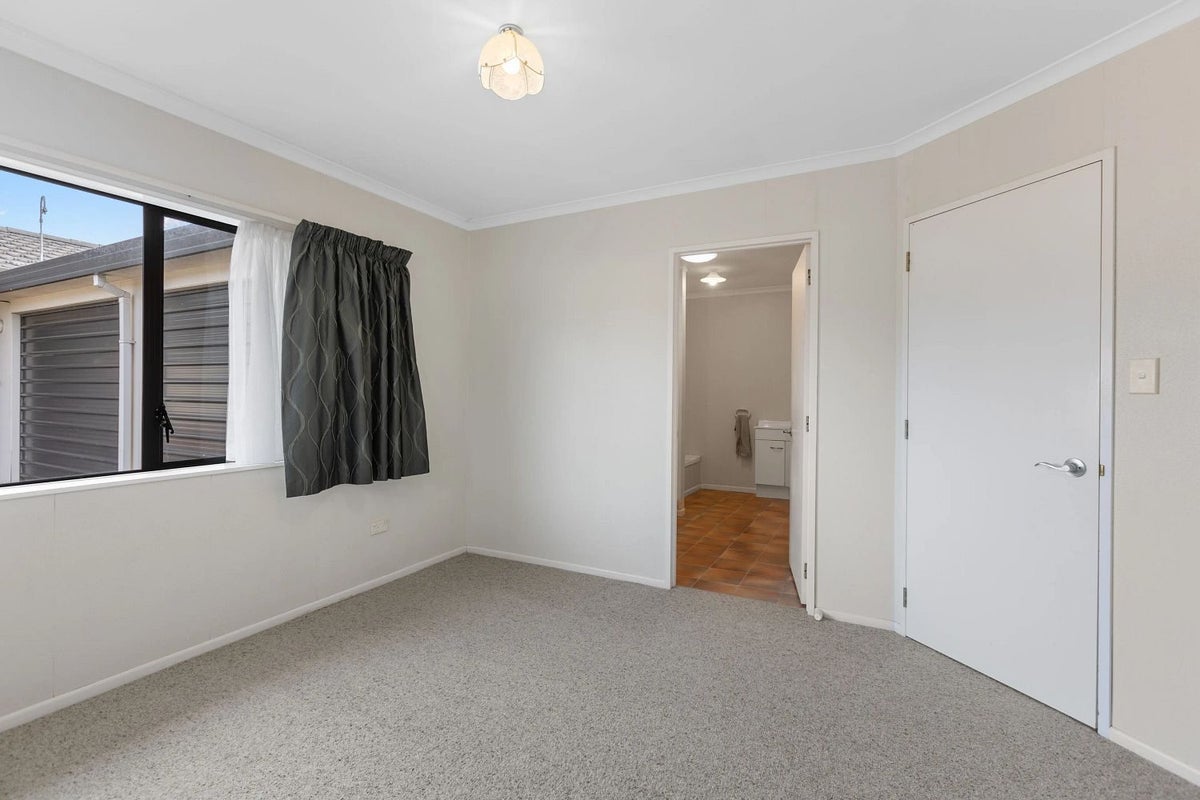 1/156 Carrington Street, Lower Vogeltown, New Plymouth - Carousel 6