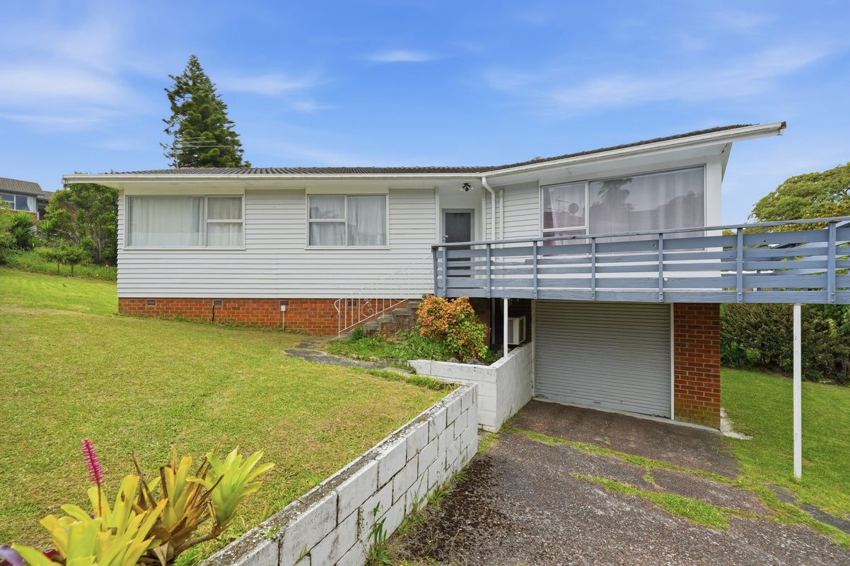 7 verena place, green bay, auckland - Carousel 1