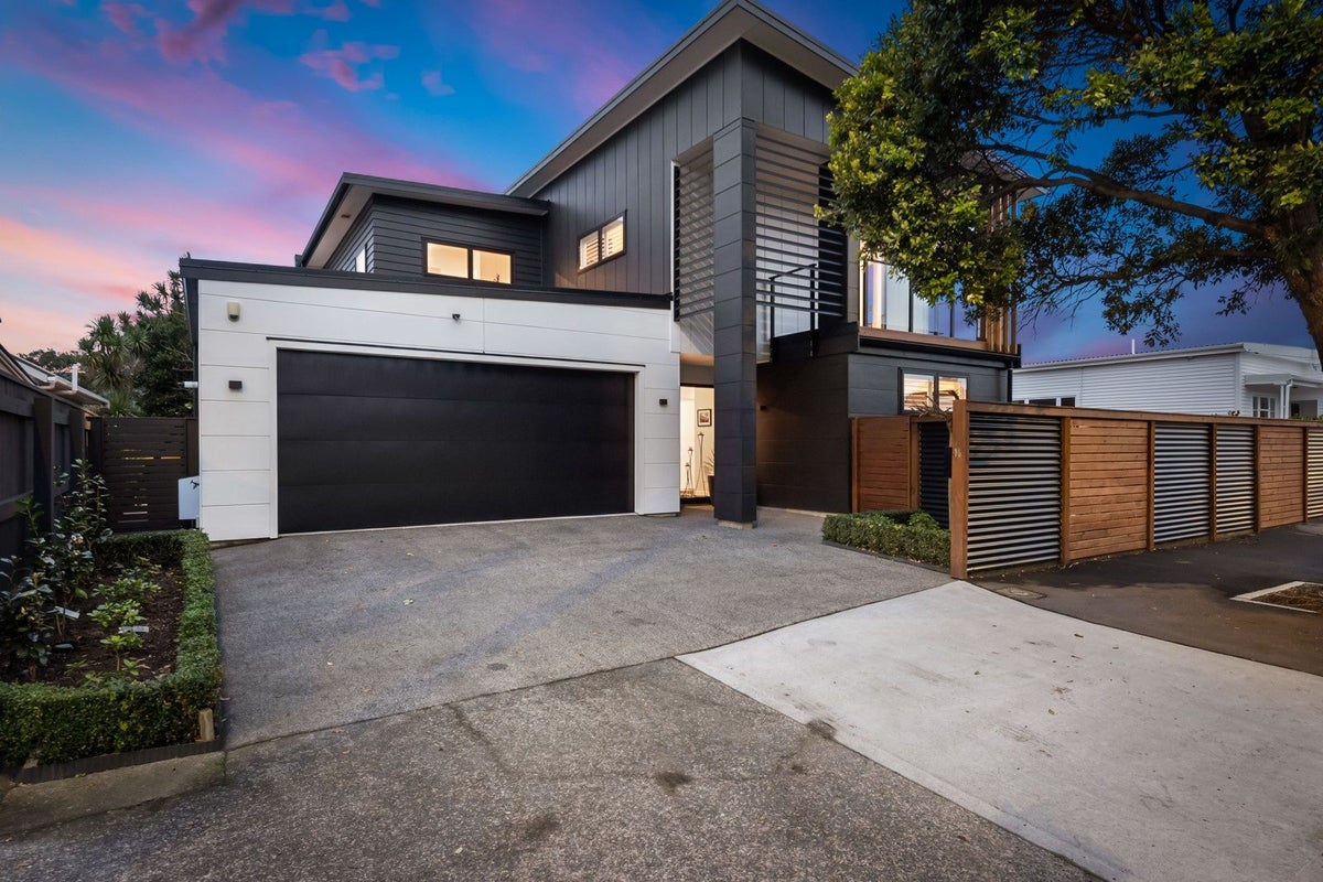 16 Cuba street, Petone, Lower Hutt - Carousel 1