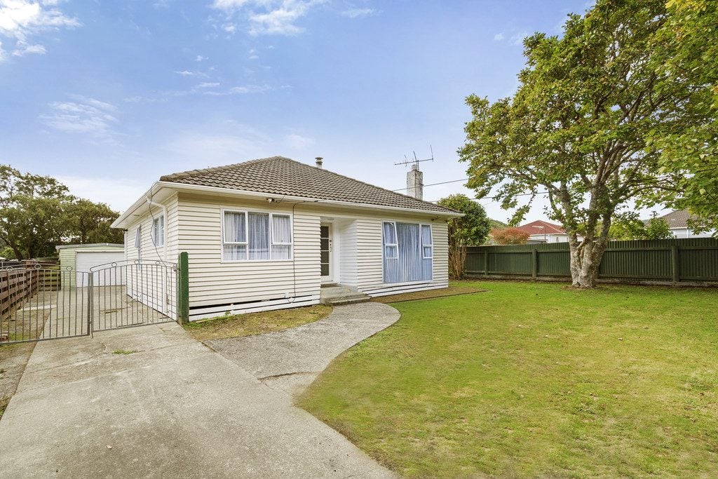 39 Hine Road, Wainuiomata, Lower Hutt - Carousel 1