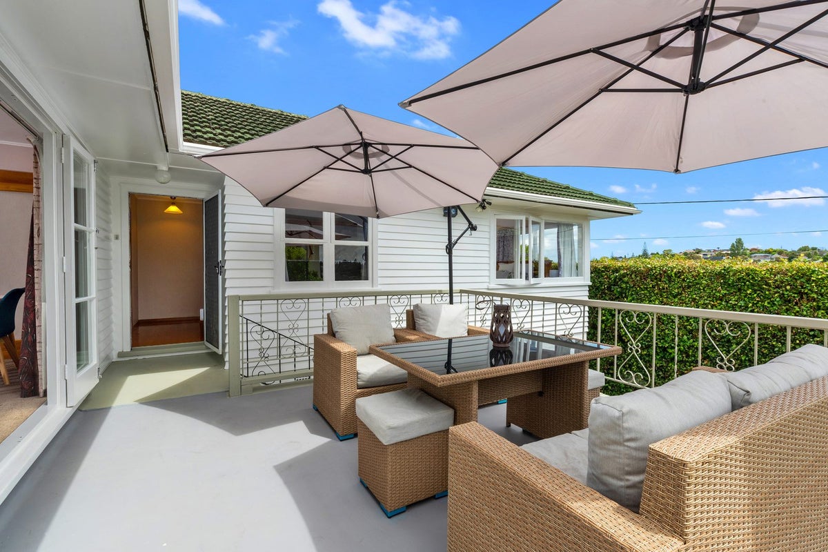 11 Winifred Avenue, Bayview, Auckland - Carousel 2