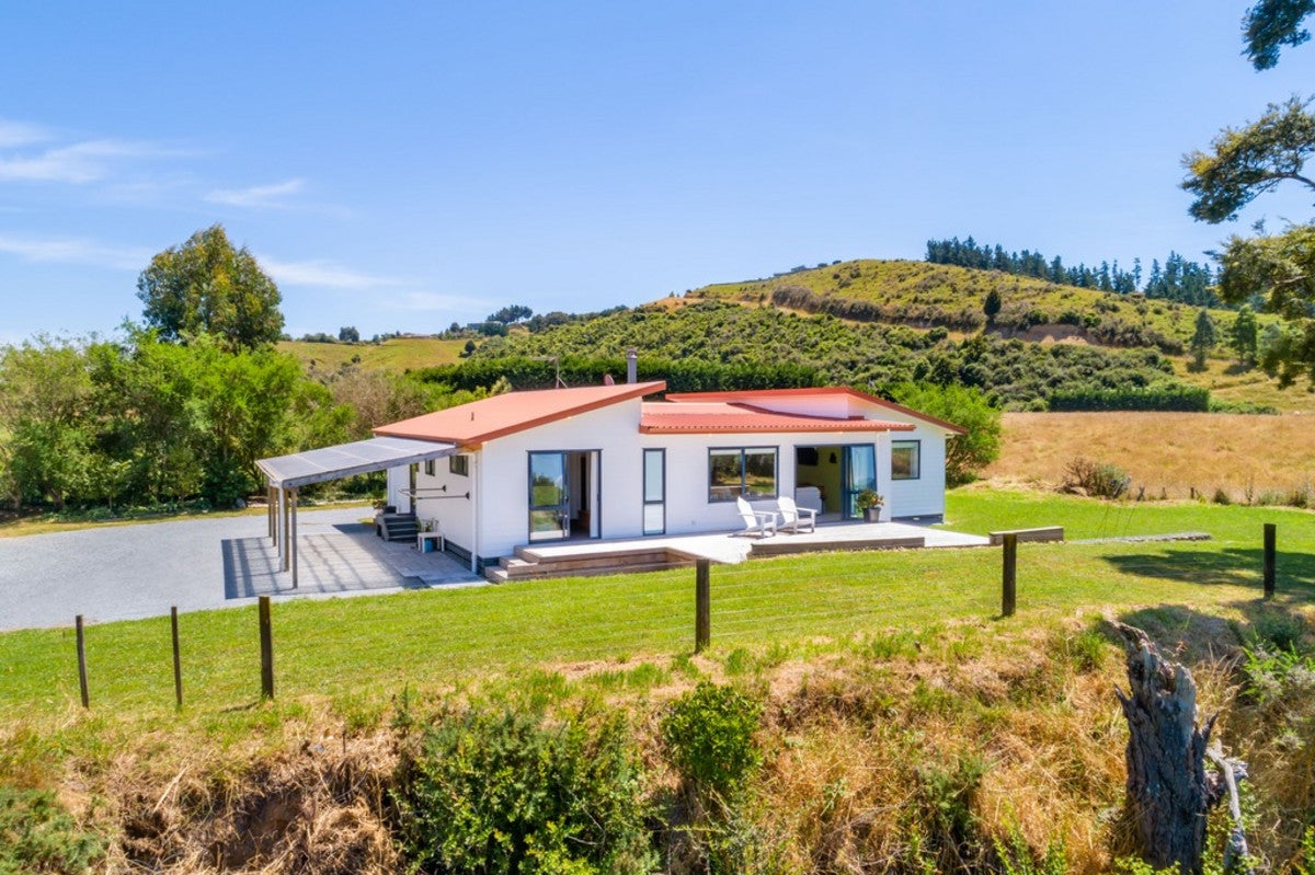 77 Rural View Way, Maymorn, Upper Hutt - Carousel 1