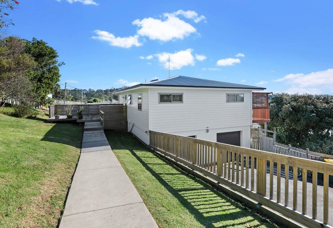 19 Scott Road, Stanmore Bay, Whangaparaoa - Carousel 1