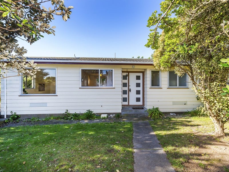 2 Moki Street, Titahi Bay, Porirua - Carousel 1