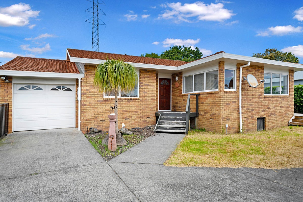 4A Vera Road, Te Atatu South, Auckland - Carousel 1
