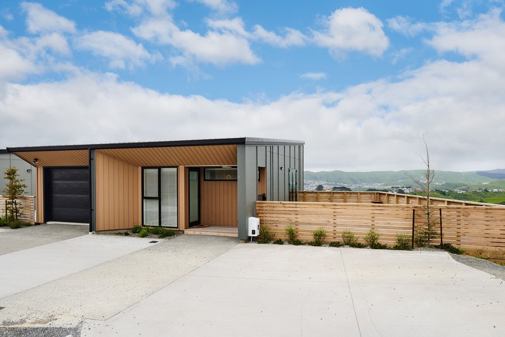 26 Red Beech Avenue , Woodridge, Wellington - Carousel 1