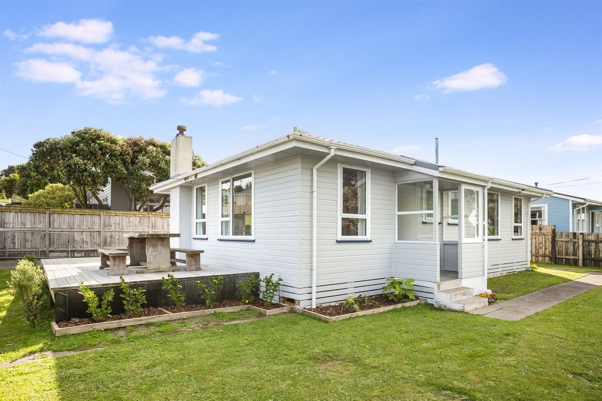 78 Te Pene Avenue, Titahi Bay, Porirua - Carousel 1