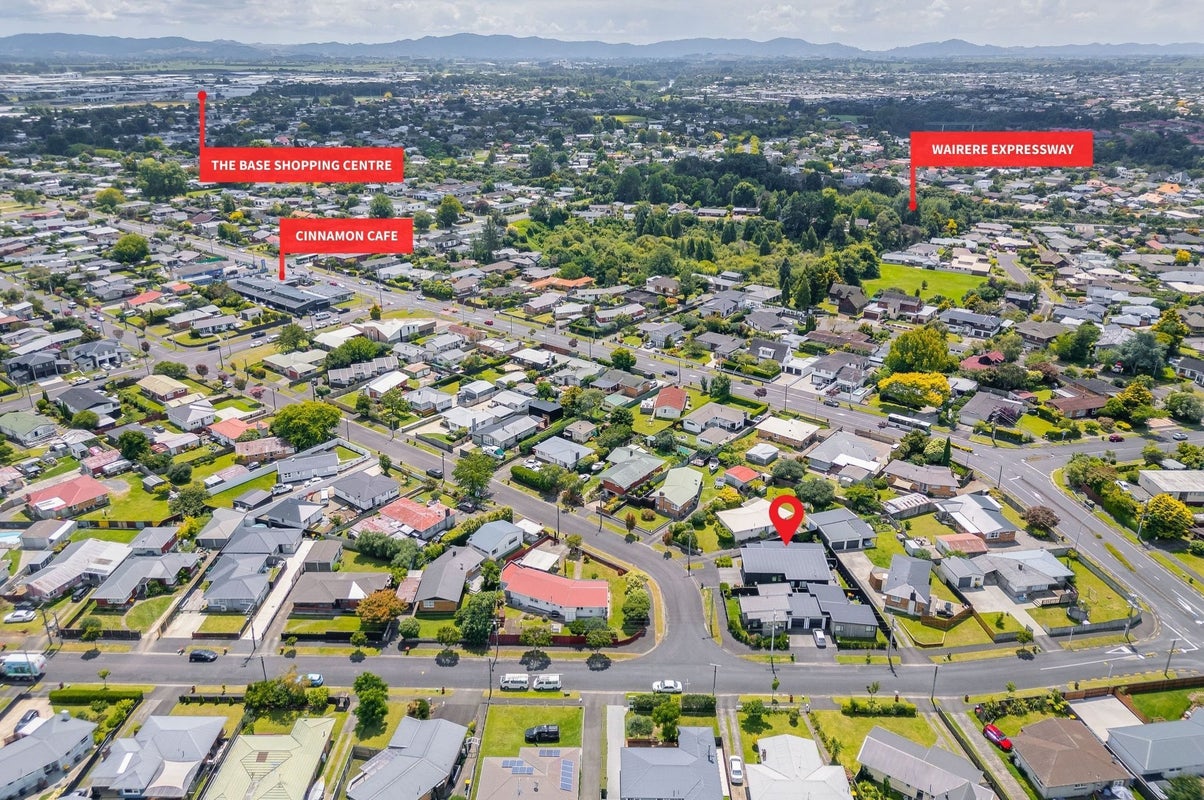 2/2 English Street, St Andrews, Hamilton - Carousel 21