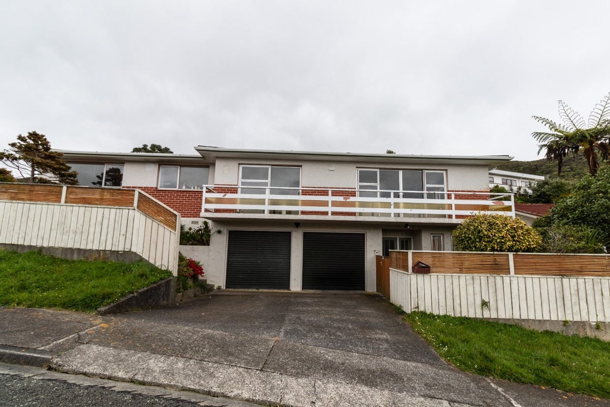 1 Paddington Grove, Karori, Wellington - Carousel 2