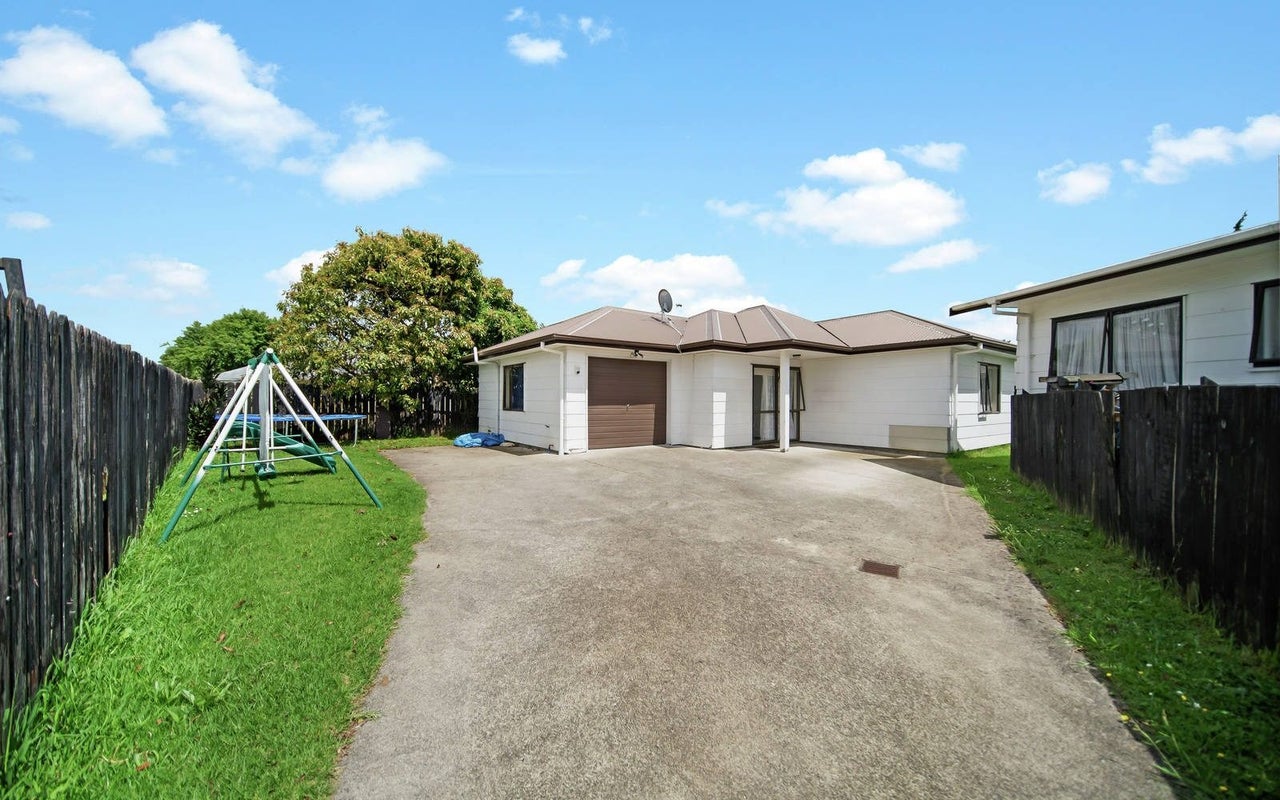 96 Maplesden Drive, Clendon Park, Auckland - Carousel 1