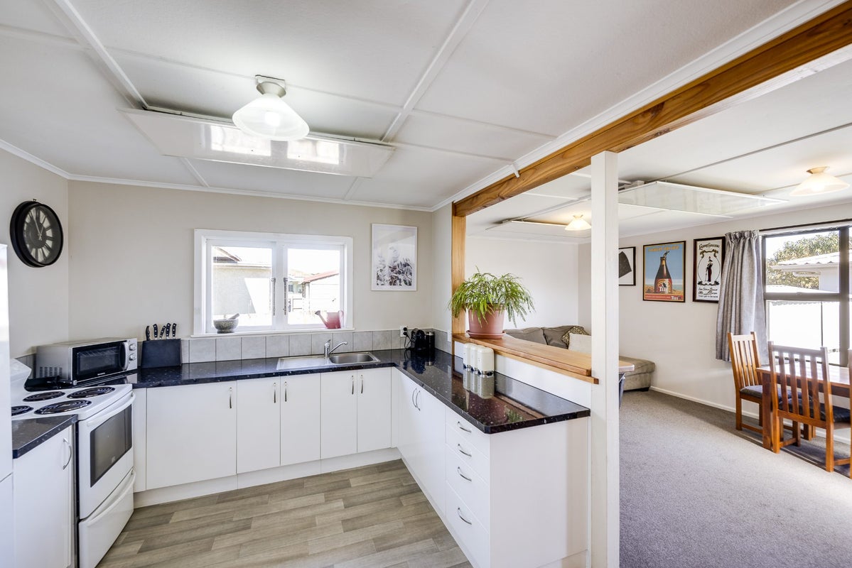 25 Flanders Avenue, Onekawa, Napier - Carousel 2