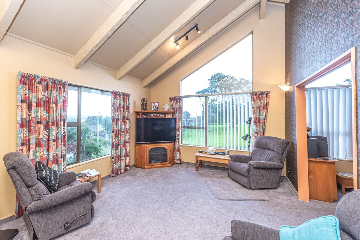 24 Parkdale Drive, Aramoho, Whanganui - Carousel 2