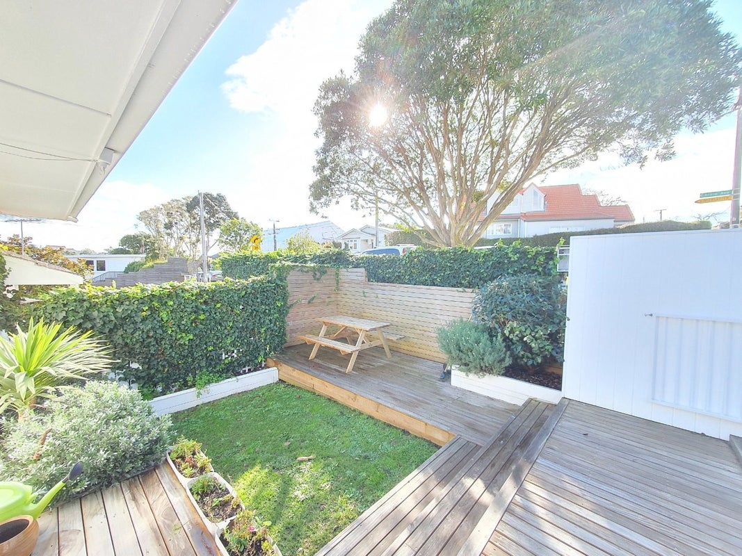 2/121 Atkin Avenue, Mission Bay, Auckland - Carousel 6