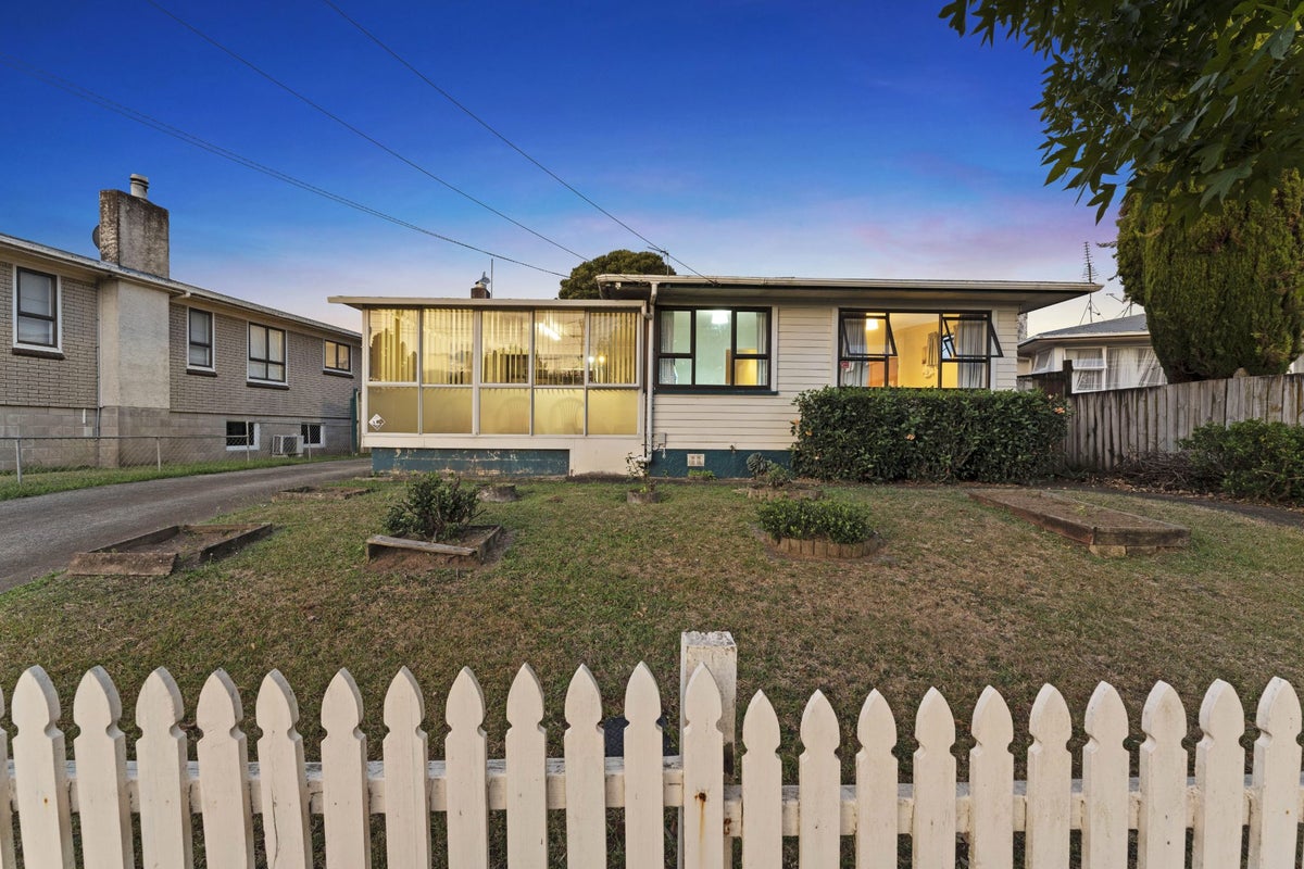 41 Clayton Avenue, Otara, Auckland - Carousel 1