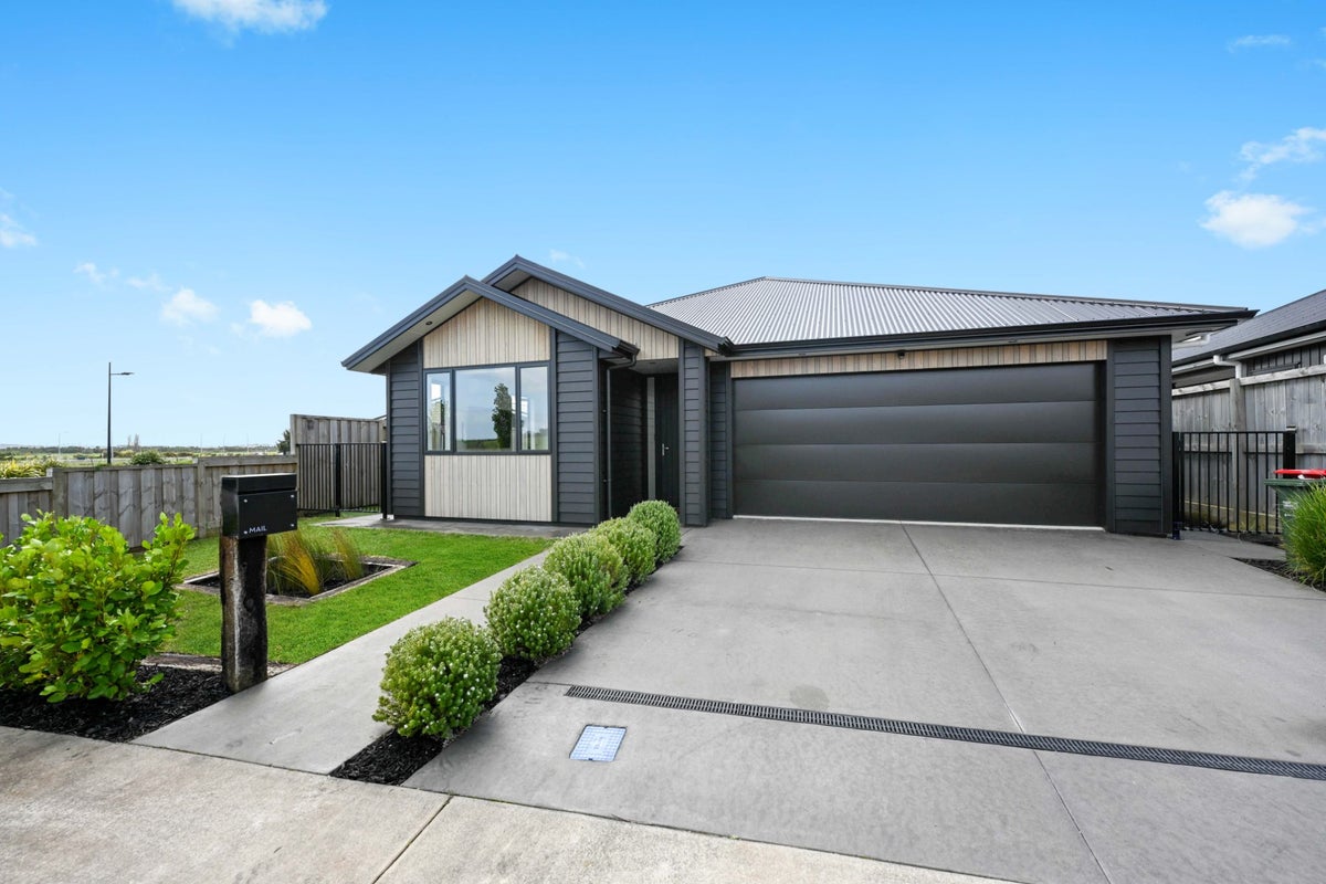 20 Whakapono Avenue, Baverstock, Hamilton - Carousel 1