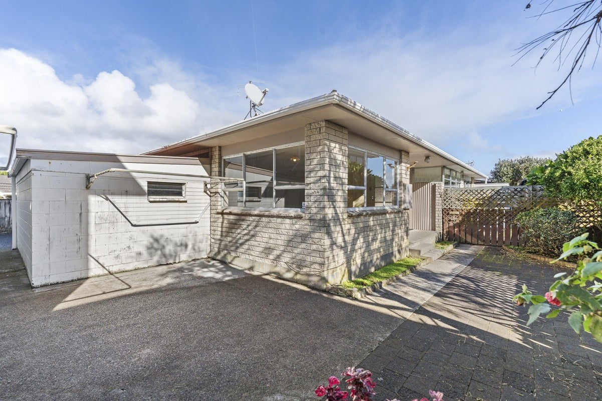 2/50 Paynters Avenue, Strandon, New Plymouth - Carousel 2