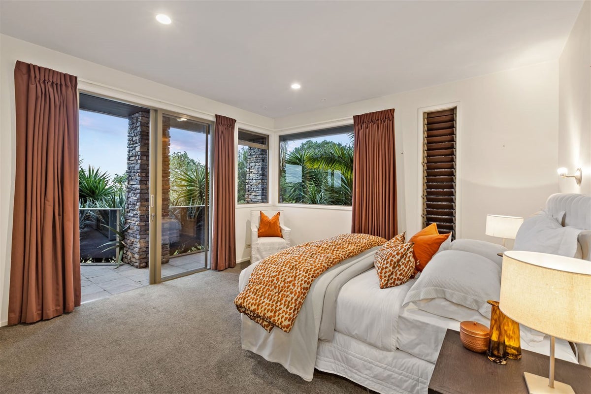 151 Vaughans Road, Albany - Carousel 24