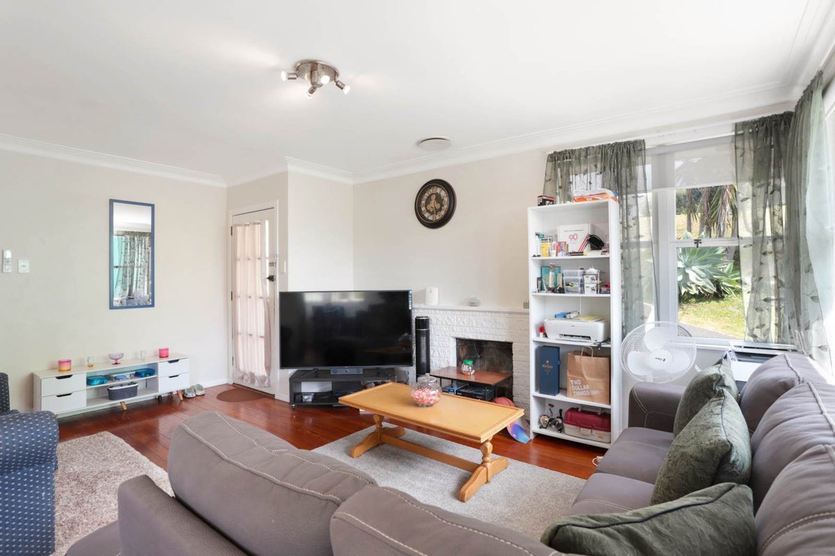 19 Kelwyn Road, Kelston, Auckland - Carousel 2
