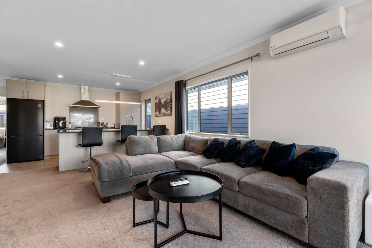 13 Whareatua Avenue, Takanini, Auckland - Carousel 2