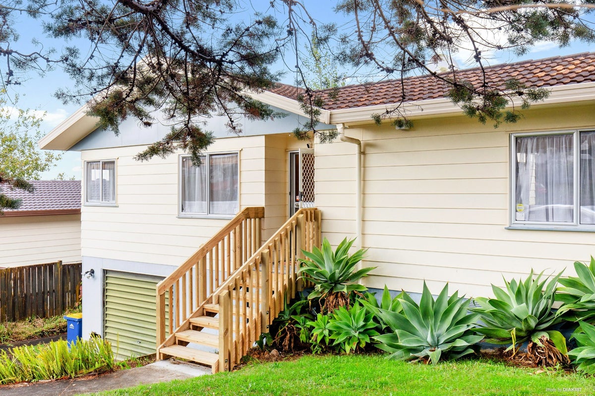 53 Athena Drive, Totara Vale, Auckland - Carousel 1