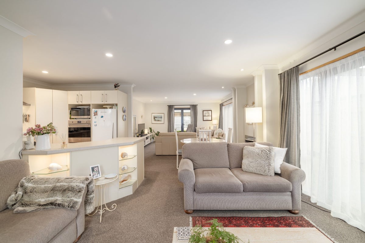 39 Ernest Gray Place, Halswell, Christchurch - Carousel 2