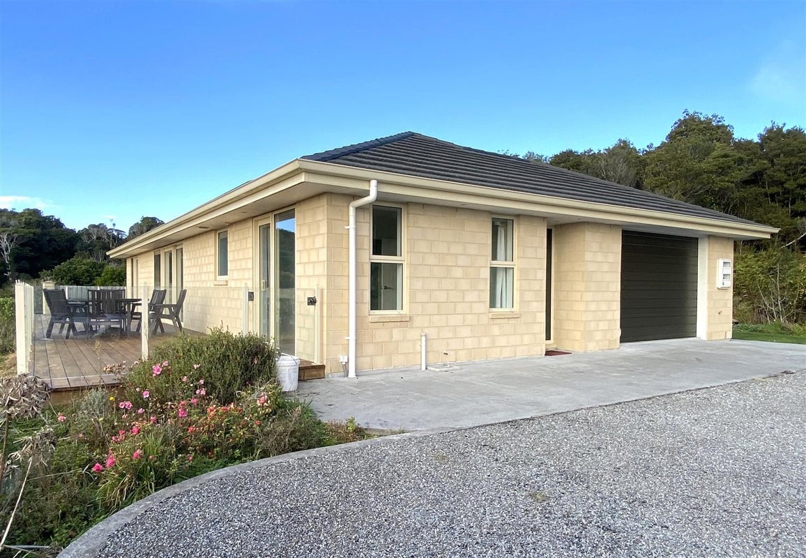 20A Serpentine Road, Hokitika - Carousel 1
