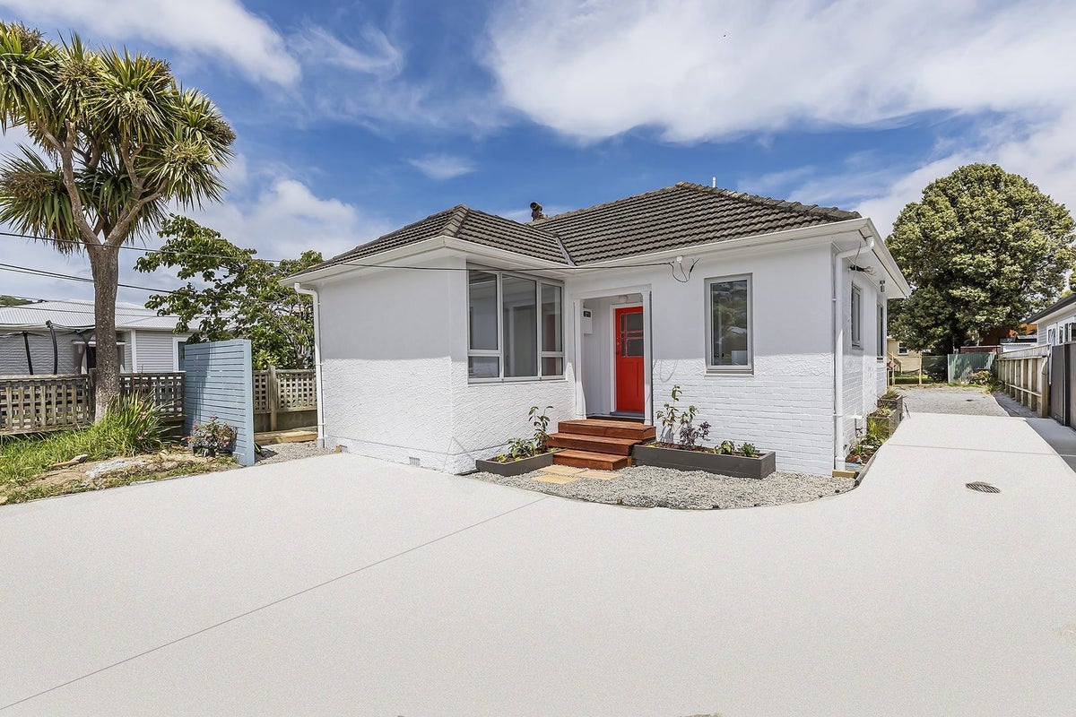 16 Glamis Avenue, Strathmore Park, Wellington - Carousel 1